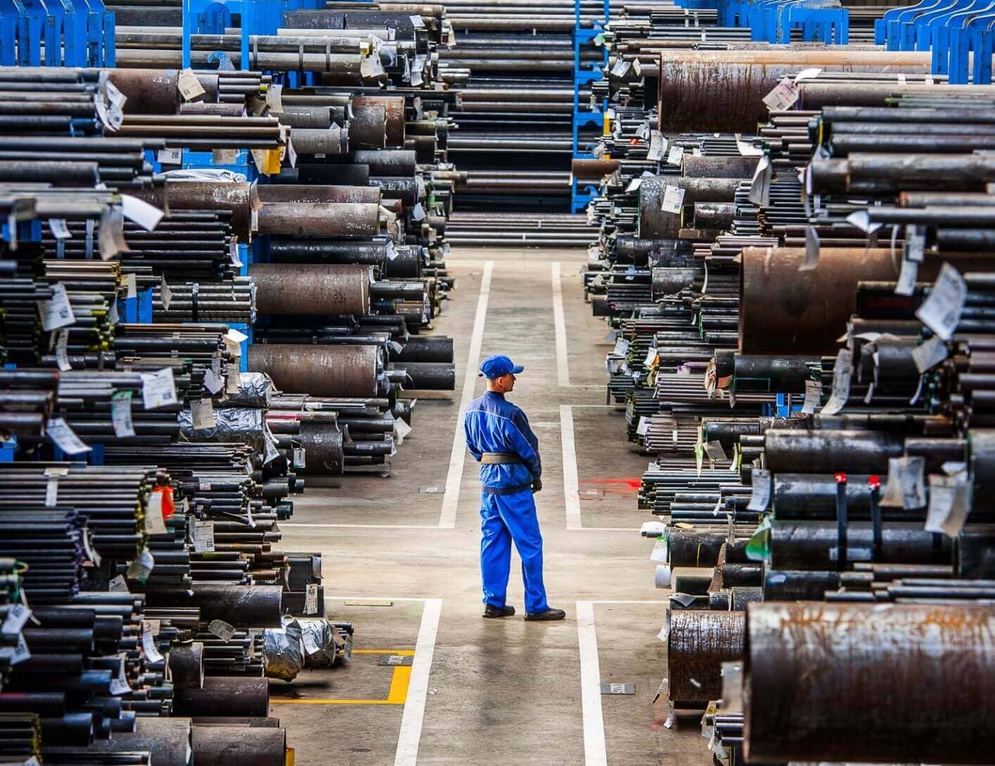 تصویر ورق سیاه در کارخانه