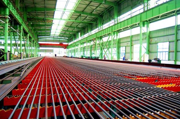 تصویر کارخانه‌ آهن و فولاد در اصفهان