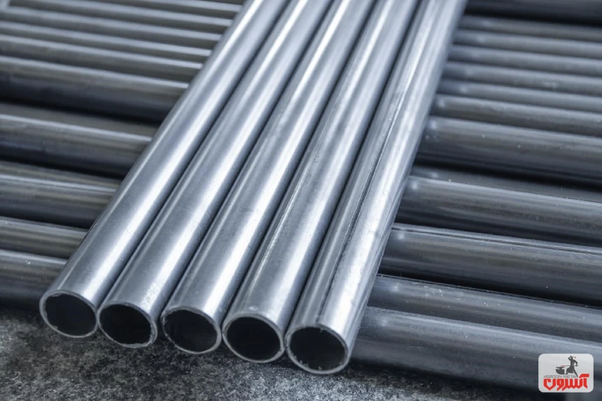 لوله فولادی یا پلی‌اتیلن